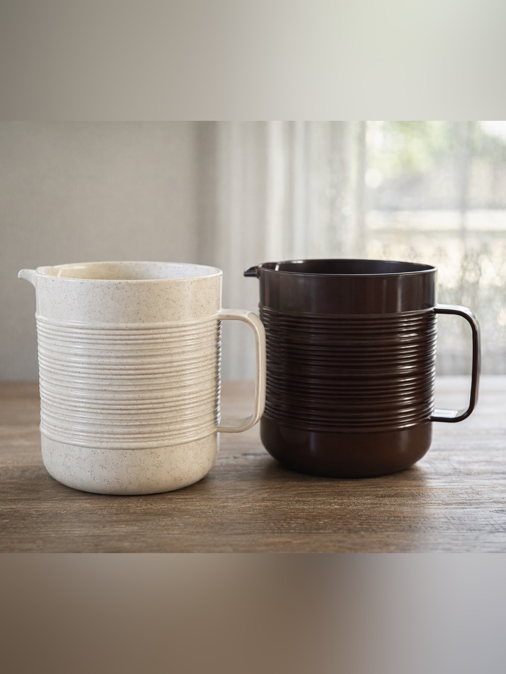 5/$25 Pair of Vintage Rubbermaid Pitchers 1 1/2 Quarts Each